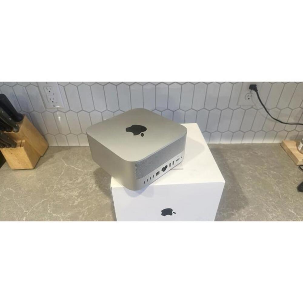 Apple 2023 Mac Studio M2 Ultra 24-Core / 64GB RAM / 1TB SSD / 60-Core GPU